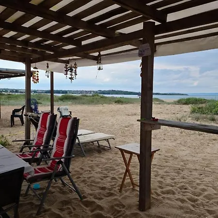 Ultimate Caravan Experience - 1st Line Gradina Ваканционно селище *