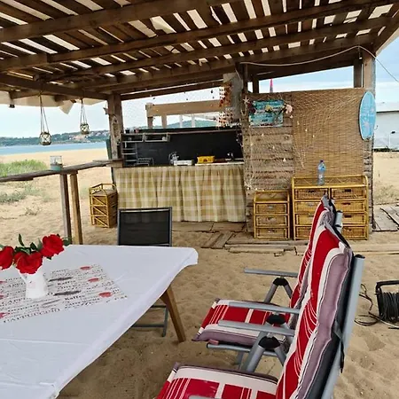 Ваканционно селище Ultimate Caravan Experience - 1st Line Gradina