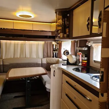 Ваканционно селище Ultimate Caravan Experience - 1st Line Gradina *