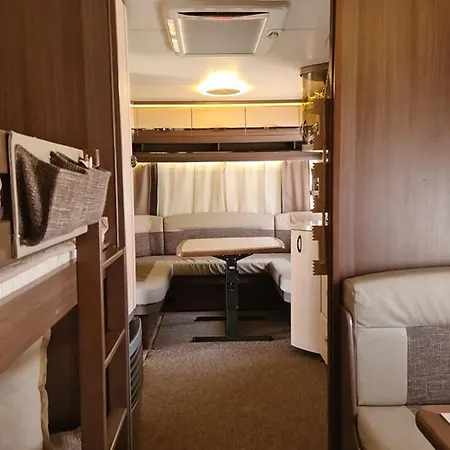 Ваканционно селище Ultimate Caravan Experience - 1st Line Gradina *